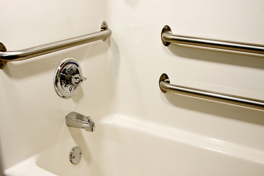 IMG_0353 bathtub with silver railings - grout cleaner