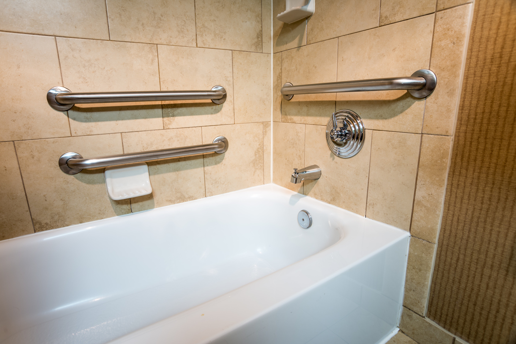 IMG_0354 bathtub with metal bar railings - walk in tub